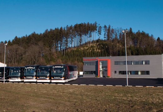 Das moderne Betriebsgebäude in Lohnsburg/Kemating