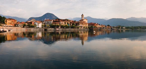 Blick über den Lago Maggiore am Morgen © Michael Vorobiev-shutterstock.com/2013