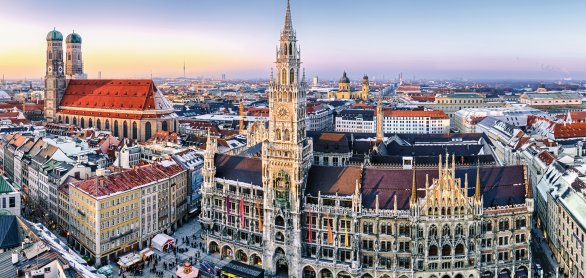 Blick über München im Abendlicht © Mapics - fotolia.com
