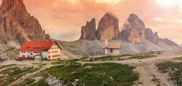 Blick auf die Drei-Zinnen-Hütte &copy; janoka82-fotolia.com