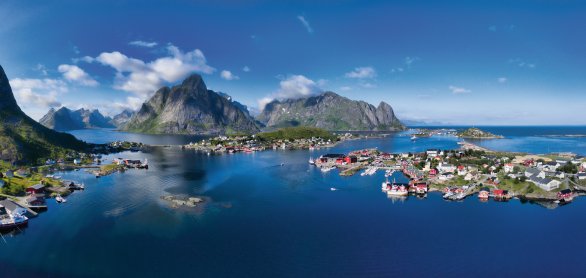 Reine in den Lofoten &copy; harvepino-fotolia.com