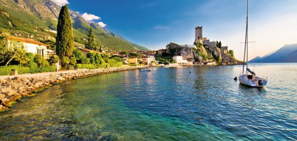 Malcesine mit Blick auf die Burg © xbrchx-fotolia.com