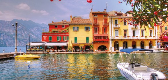 Hafenrestaurant in Malcesine © pixabay.com/kordi_vahle