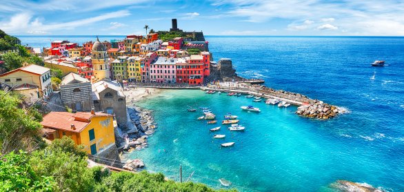 Blick auf Vernazza © Piotr Krzeslak - stock.adobe.com