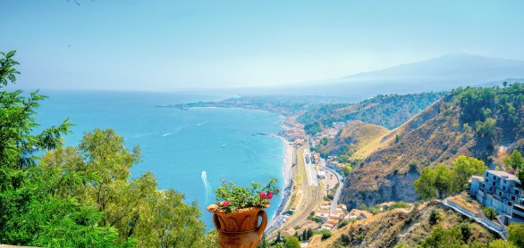 Blick auf Taormina © Valery Bareta - stock.adobe.com