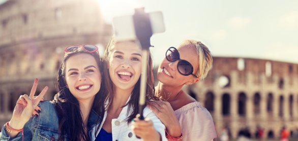 Selfie vor dem Kolosseum © Syda Productions - stock.adobe.com