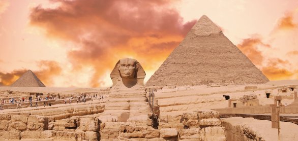  Sphinx mit den Pyramiden in Gizeh © Claudio Caridi - stock.adobe.com