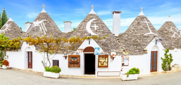 Trullis in Alberobello &copy; Marcin Krzyzak - stock.adobe.com